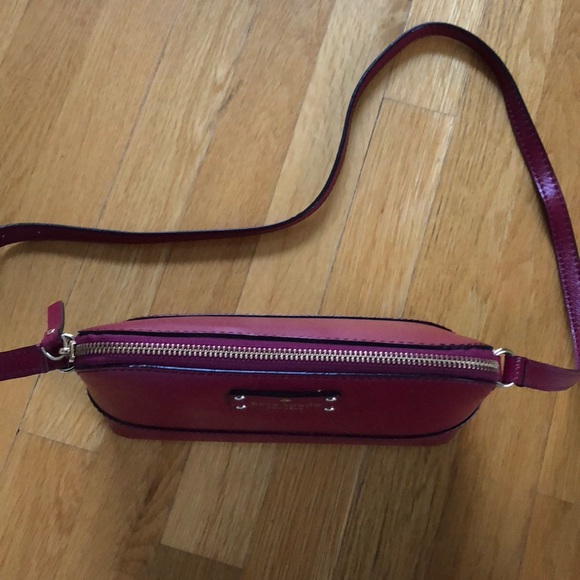 NWOT Kate Spade crossbody with zip top closure - Picture 4 of 5
